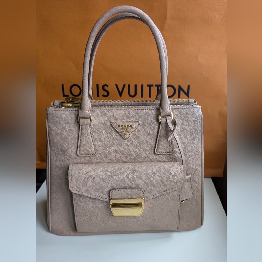 🚨 SOLD 🚨 Prada Beige Leather Handbag